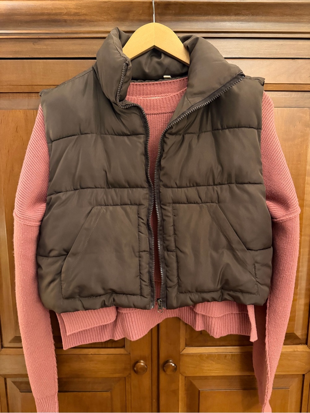 Uncharted Threads Puffer Vest & Pink Sweater 2-Piece Bundle Size Small